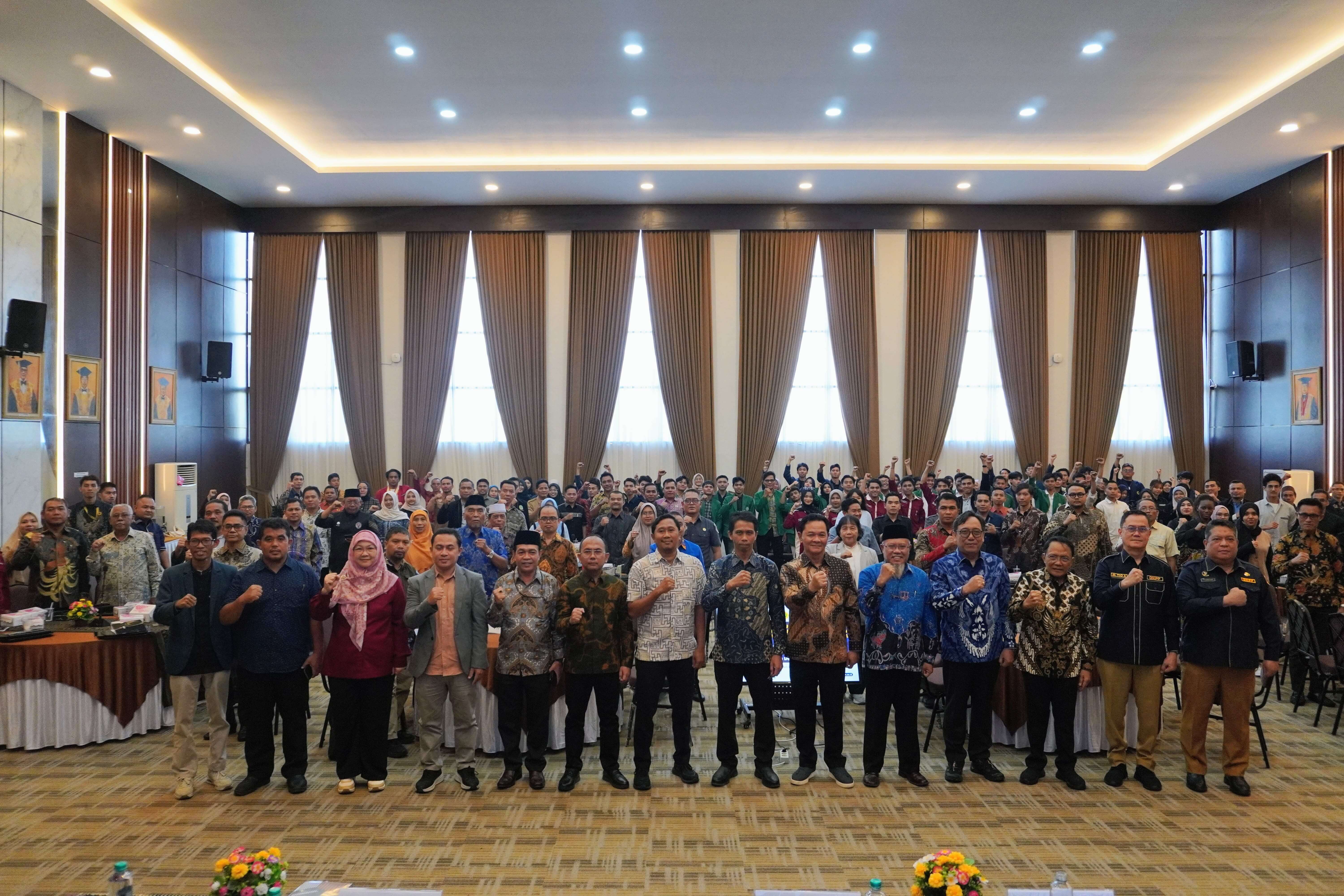 Melalui Penandatanganan MoU, PKS, dan Seminar Nasional, UNRAM dan UMMAT Bersama DKPP RI Bahas Masa Depan Demokrasi