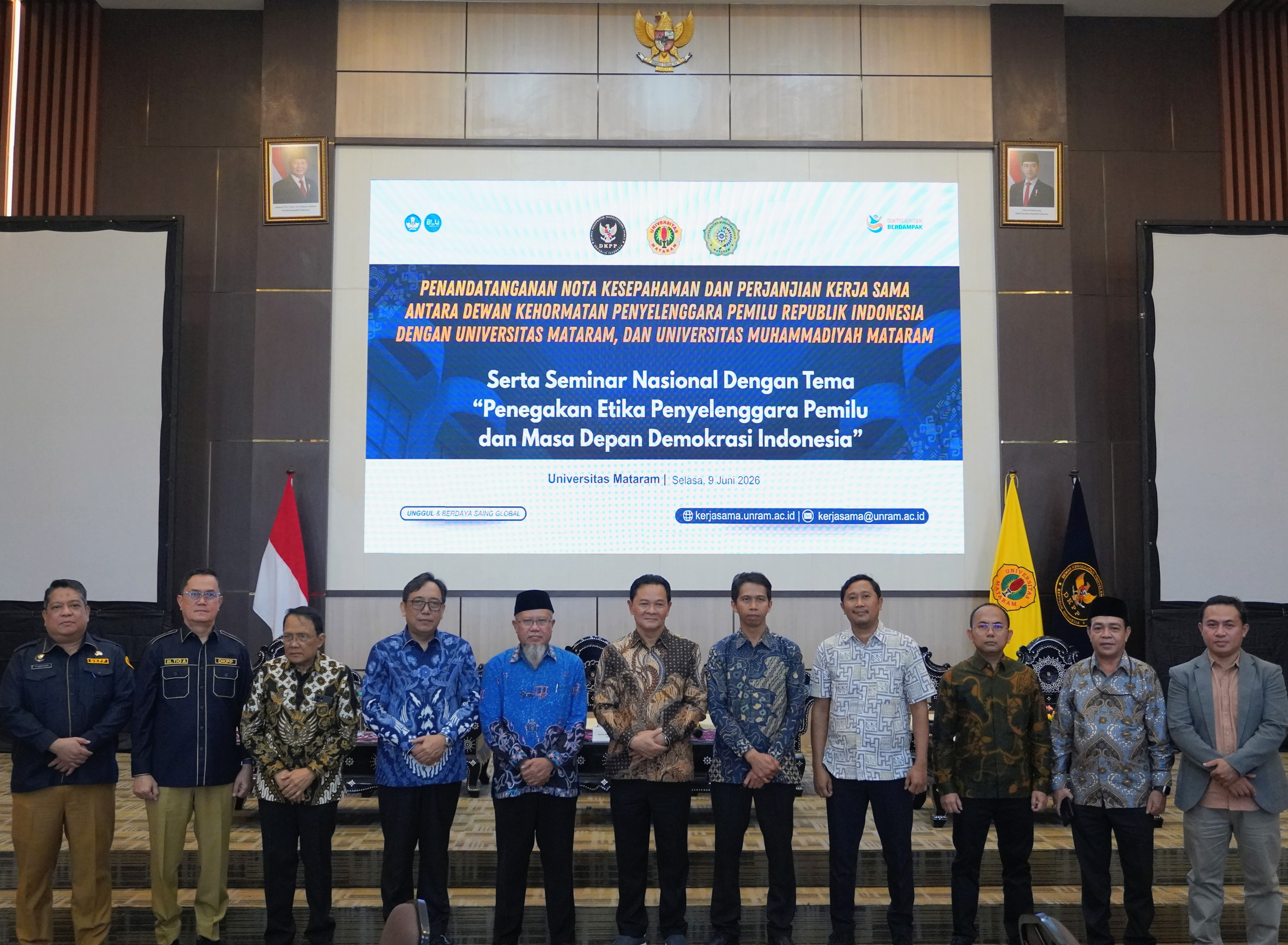 Melalui Penandatanganan MoU, PKS, dan Seminar Nasional, UNRAM dan UMMAT Bersama DKPP RI Bahas Masa Depan Demokrasi